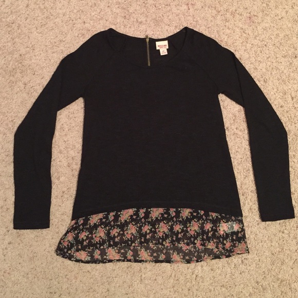 Long sleeve shirt with floral ruffle