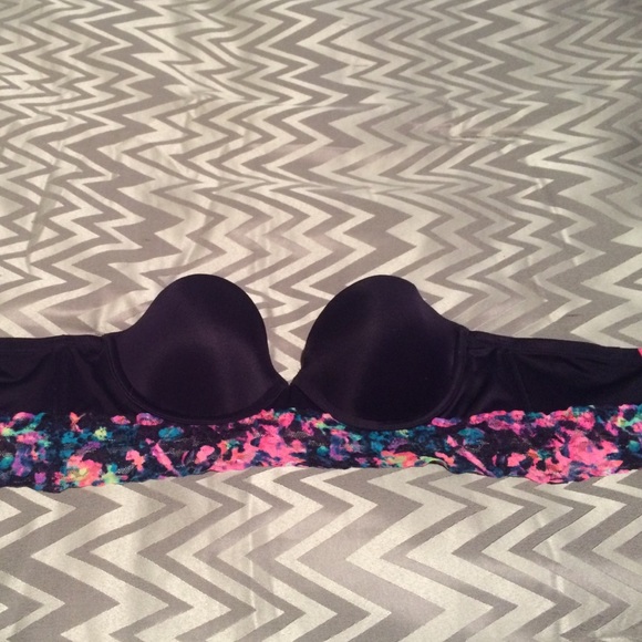 NWOT Victoria's Secret bra. 34A. Pink!