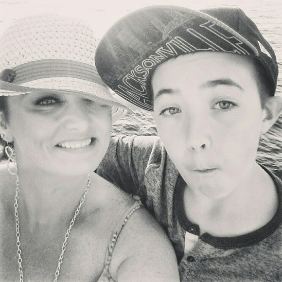 Meet Your Fellow Posher, Betty! ?? - Picture 2 of 4