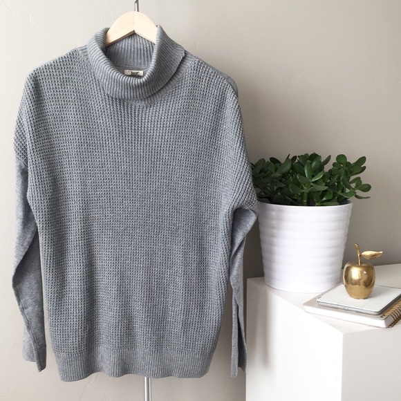 π© SOLD - Sonoma | Gray Waffle Knit Front Sweater - Picture 2 of 3