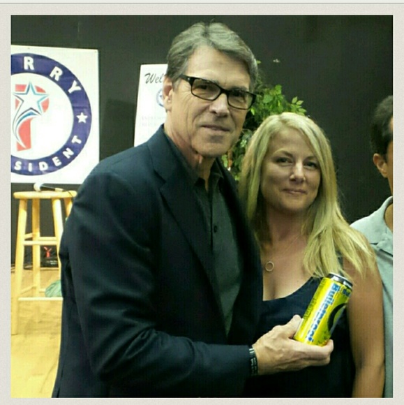 Meet Your Posher - Picture 4 of 7