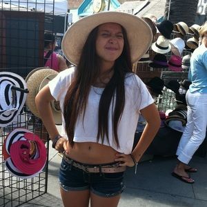 Meet your Posher, Victoria