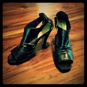 Steve Madden black peep toe heels