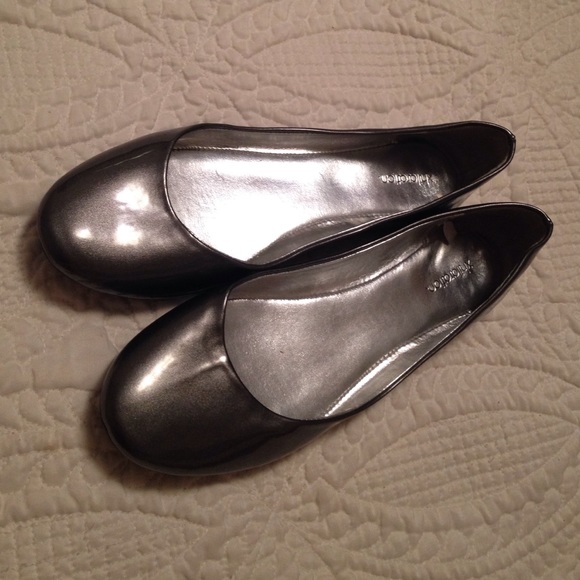 Silver flats - Picture 2 of 3