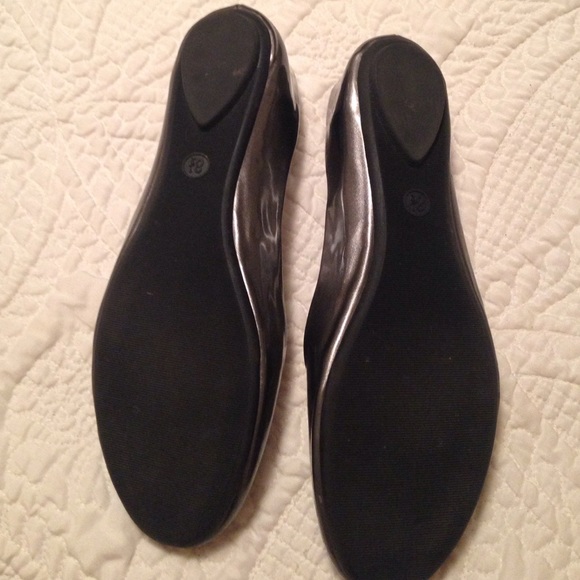 Silver flats - Picture 3 of 3
