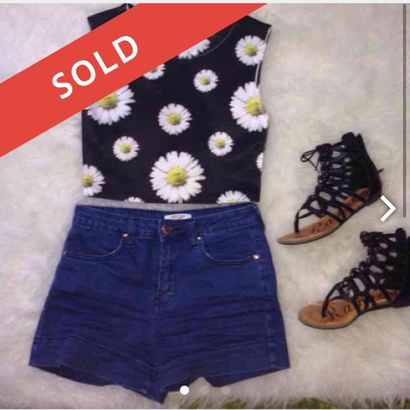 🚫SOLD🚫Daisy crop top