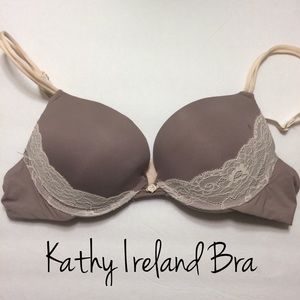 ✨NEW✨ Kathy Ireland Bra