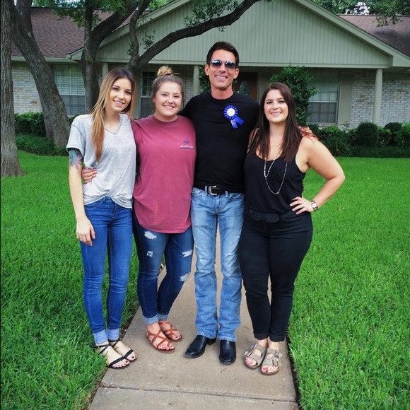 Meet your Posher, Peyton - Picture 2 of 4