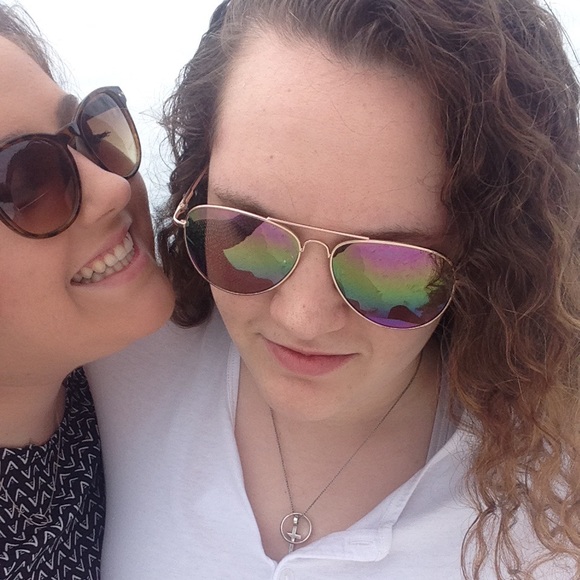 Meet your Posher, Peyton - Picture 3 of 4