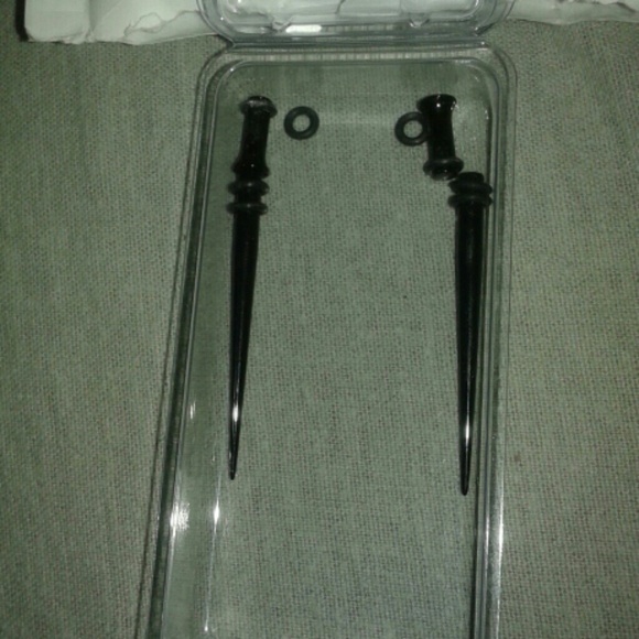 Size 6g plugs and tappers