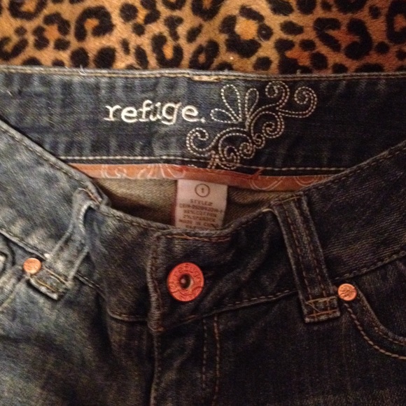 Shorts - Picture 3 of 3