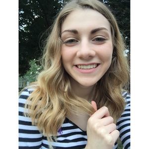 Meet your Posher, Abbey