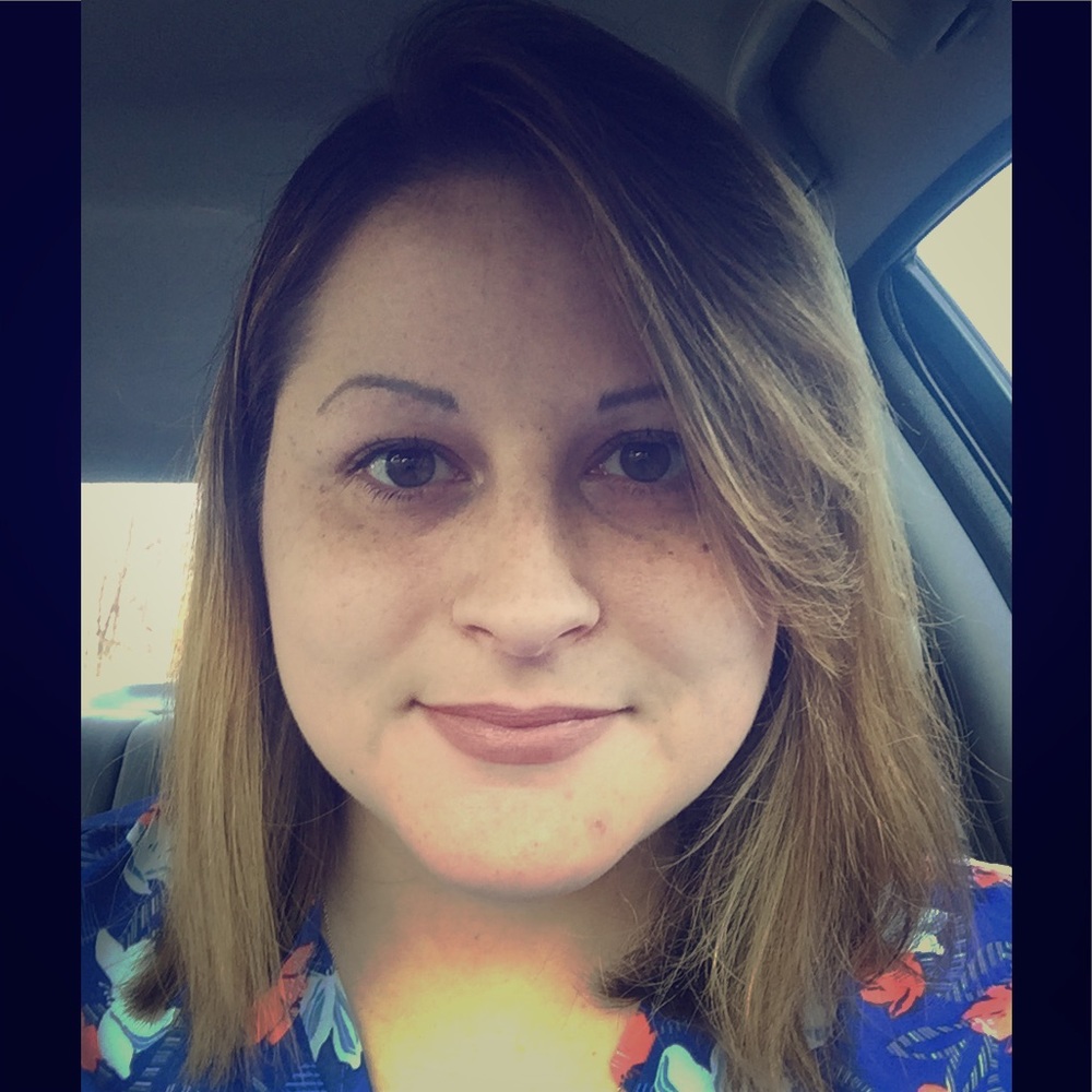 Meet your Posher, Caitlin!