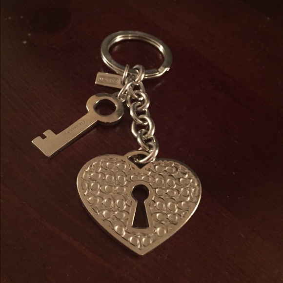 Coach Heart and lock key chain - Picture 2 of 3