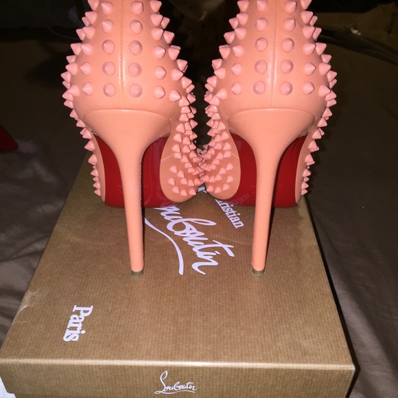 Christian Louboutin Size 40 fit like a 8.5.. - Picture 2 of 3