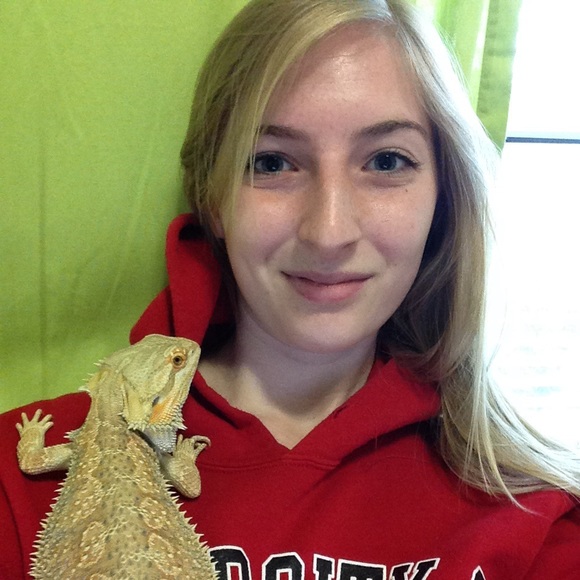 Meet your posher, Tara! - Picture 2 of 2