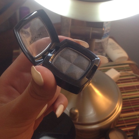 Charcoal NYX eyeshadow