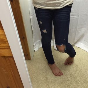 Skinny jeans with holes