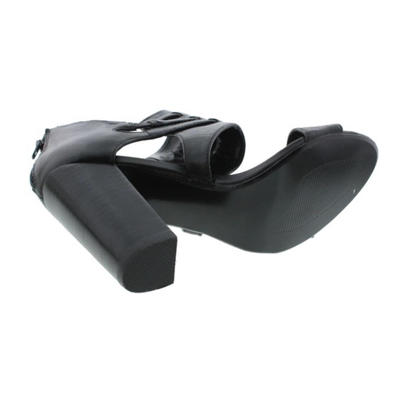 STEVE MADDEN Urgentt Black Leather Belted Heels - Picture 3 of 3