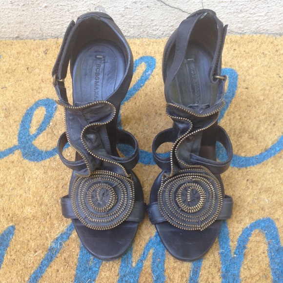 ⚠️BUNDLED⚠️ BCBG Max Azria Zipper Flower Heels - Picture 2 of 4