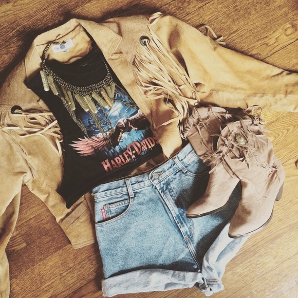 Meet your Posher, Erica, owner of Electric Revival - Picture 2 of 4