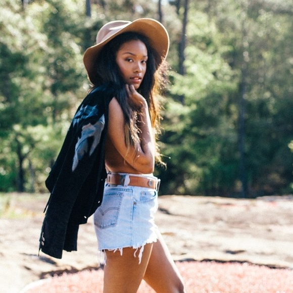 Meet your Posher, Erica, owner of Electric Revival - Picture 4 of 4