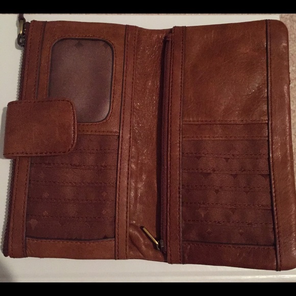 Brand new FOSSIL wallet - Picture 2 of 3