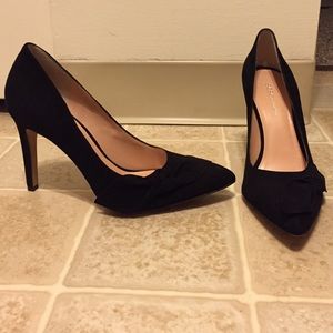 ***ON HOLD*** BCBGeneration suede black pumps 👠✔️