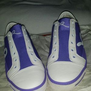 Women's Rocawear slip on gym shoes. ( LAST DROP)