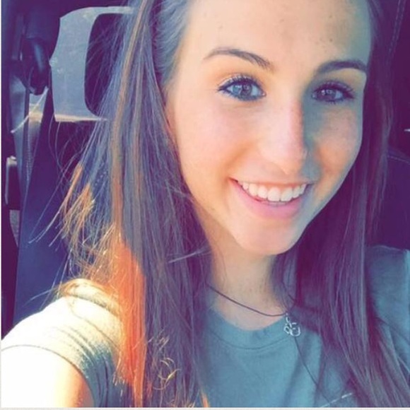 Meet your Posher, Hannah - Picture 2 of 2