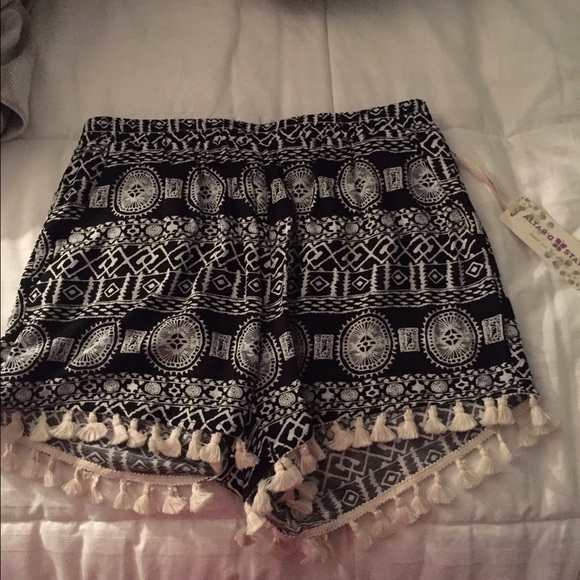 Altar'd State shorts - Picture 1 of 2