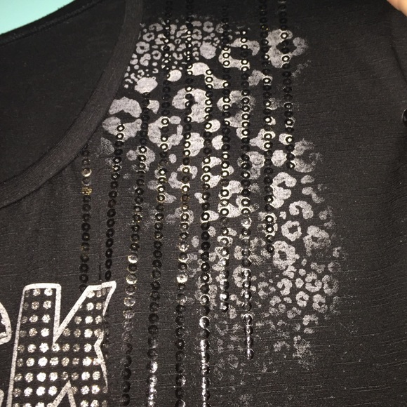 Graphic Tee - Picture 3 of 4