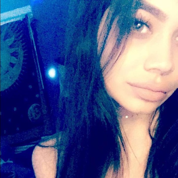 Meet your Posher, Melissa - Picture 2 of 2