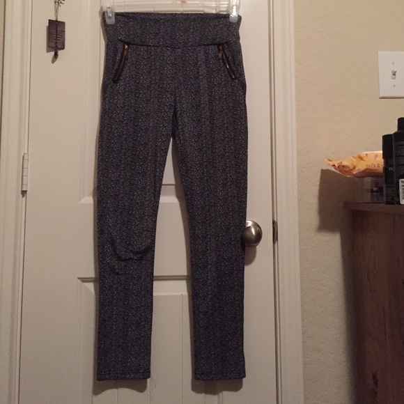 Cute leggings 😍 on sells