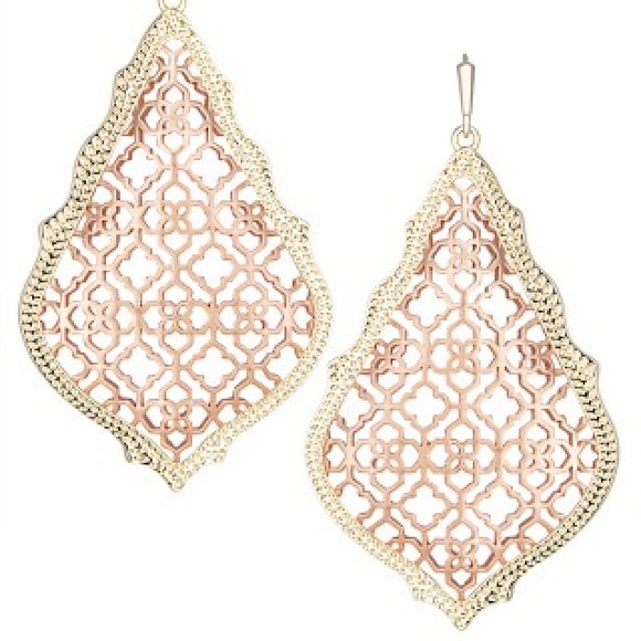 ISO Kendra Scott Adair earrings in Rose gold!