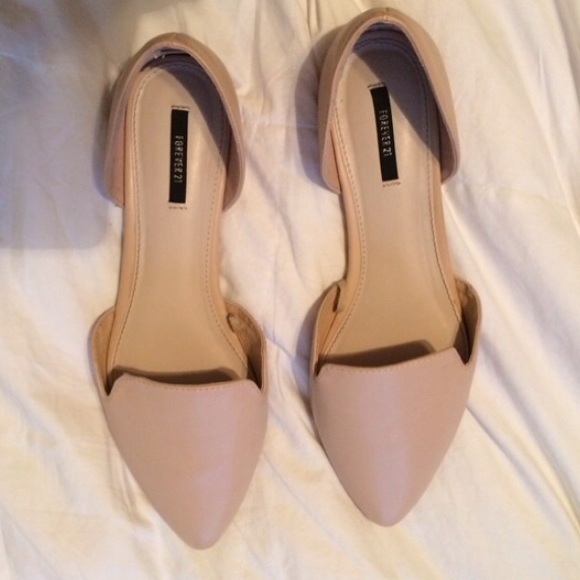 Forever 21 Shoes - ❗️❗️❗️⚡️FLASH SALE⚡️ |NWT| Forever 21 Nude Flats