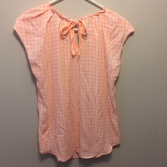 🆕Pink bow back blouse🆕 - Picture 2 of 4