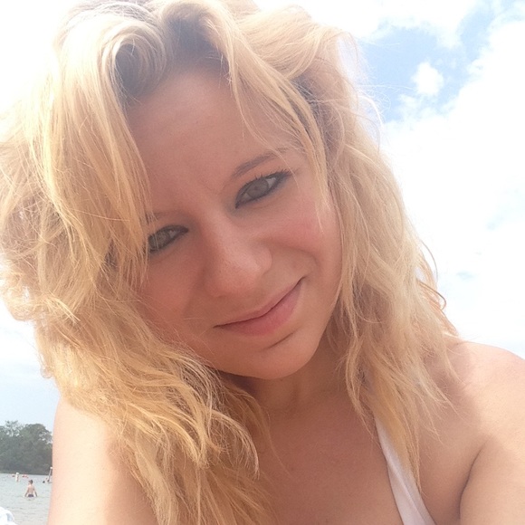 Meet your Posher, Desy - Picture 1 of 1