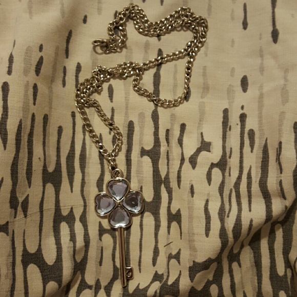 Blue clover key necklace - Picture 2 of 2