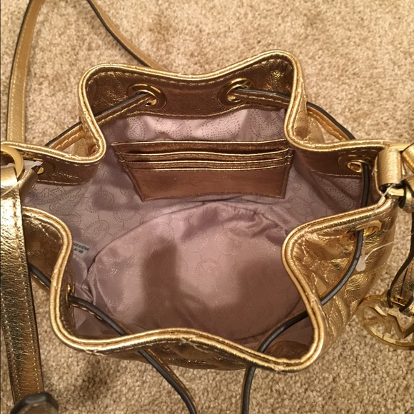 💰Michael Kors Jules Drawstring Xbody Pale Gold - Picture 4 of 4