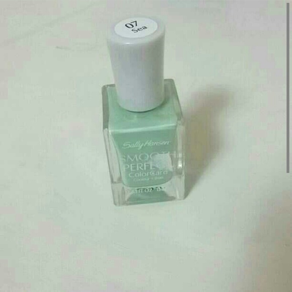 *SOLD* Sally Hansen nail polish