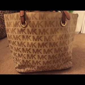 Selling my Michael Kors purse.
