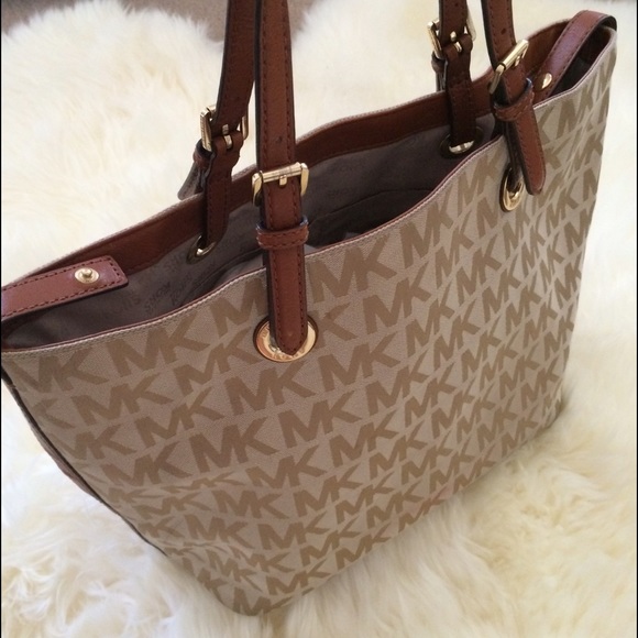 Michael Kors Handbags - Michael Kors Tote
