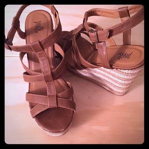 brown wedges with blue and brown hemp
