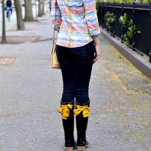 Ribbon eyelet rain boots!
