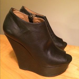 Steve Madden booties size 6