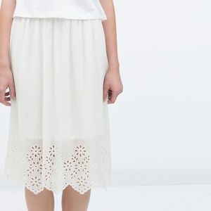Gorgeous & delicate schiffli skirt.🚫NO TRADES.