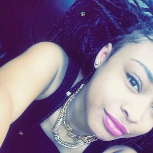 Meet your Posher, Makayla