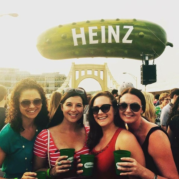 Welcome to my closet! - Picture 4 of 4