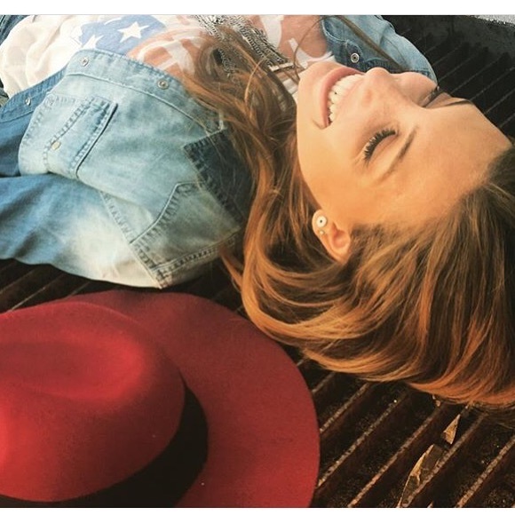 Meet your Posher, Camille